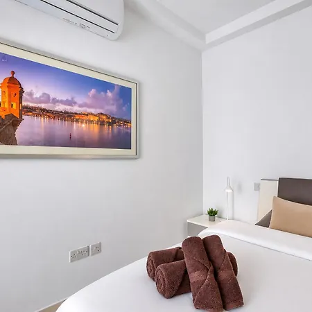 Gzira, 2 Bedroom