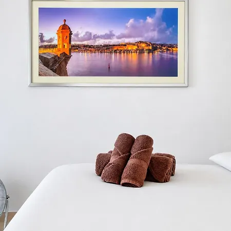 Gzira, 2 Bedroom Gzira