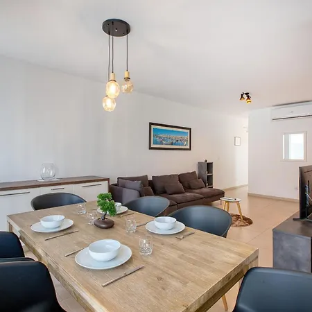 Gzira, 2 Bedroom Appartement