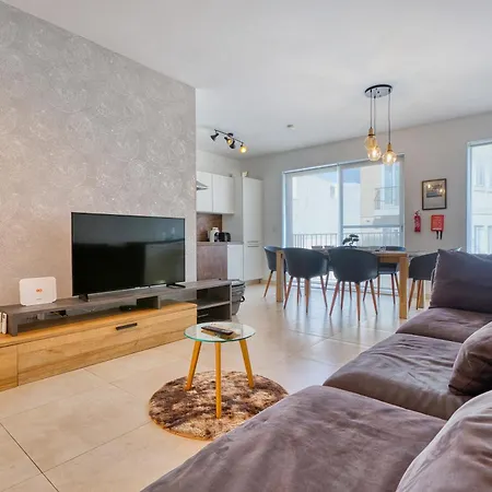 Gzira, 2 Bedroom Appartement